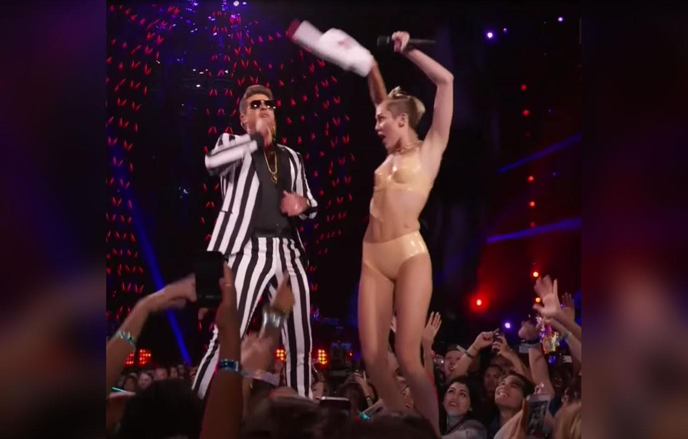 Miley Cyrus and Robin Thicke performance 2013VMAs