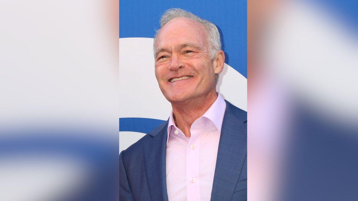 pic of Scott Pelley. 