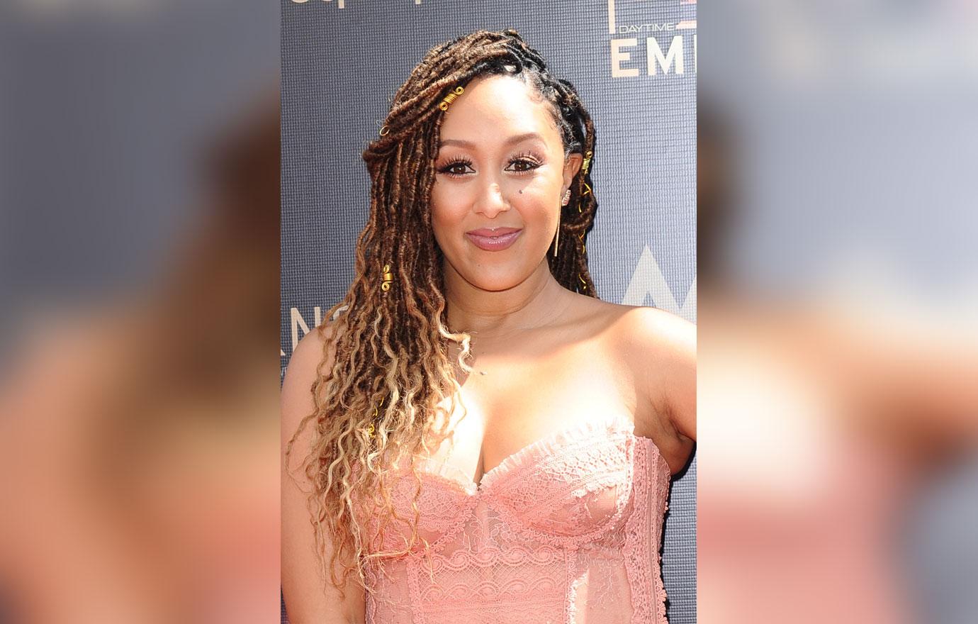 Tamera Mowry Wearing Locks