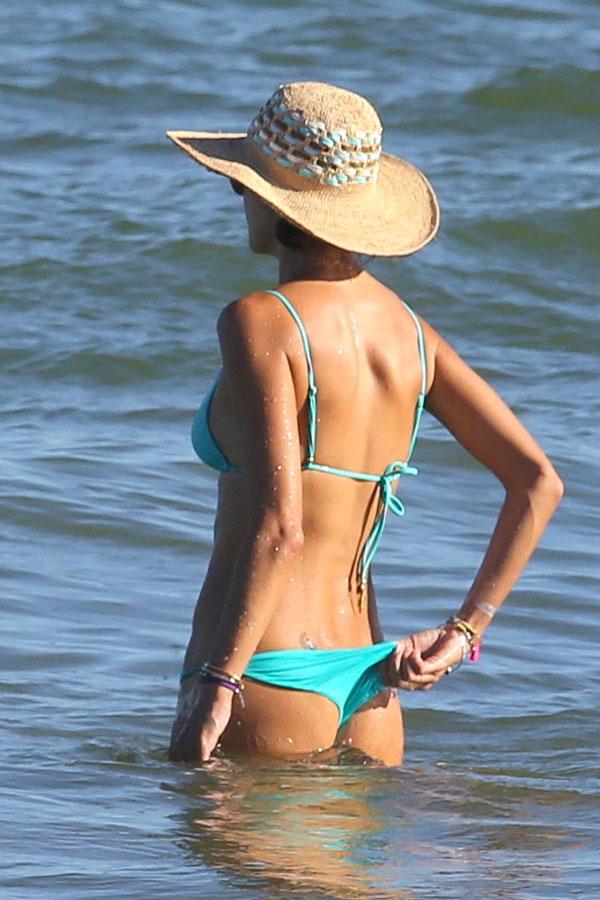 Alessandra Ambrosio Shows Off Bikini Body, Makes Everyone Jealous While  Vacationing With Her Family In Brazil
