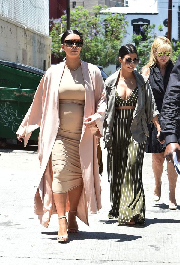 Kim kardashian baby bump1