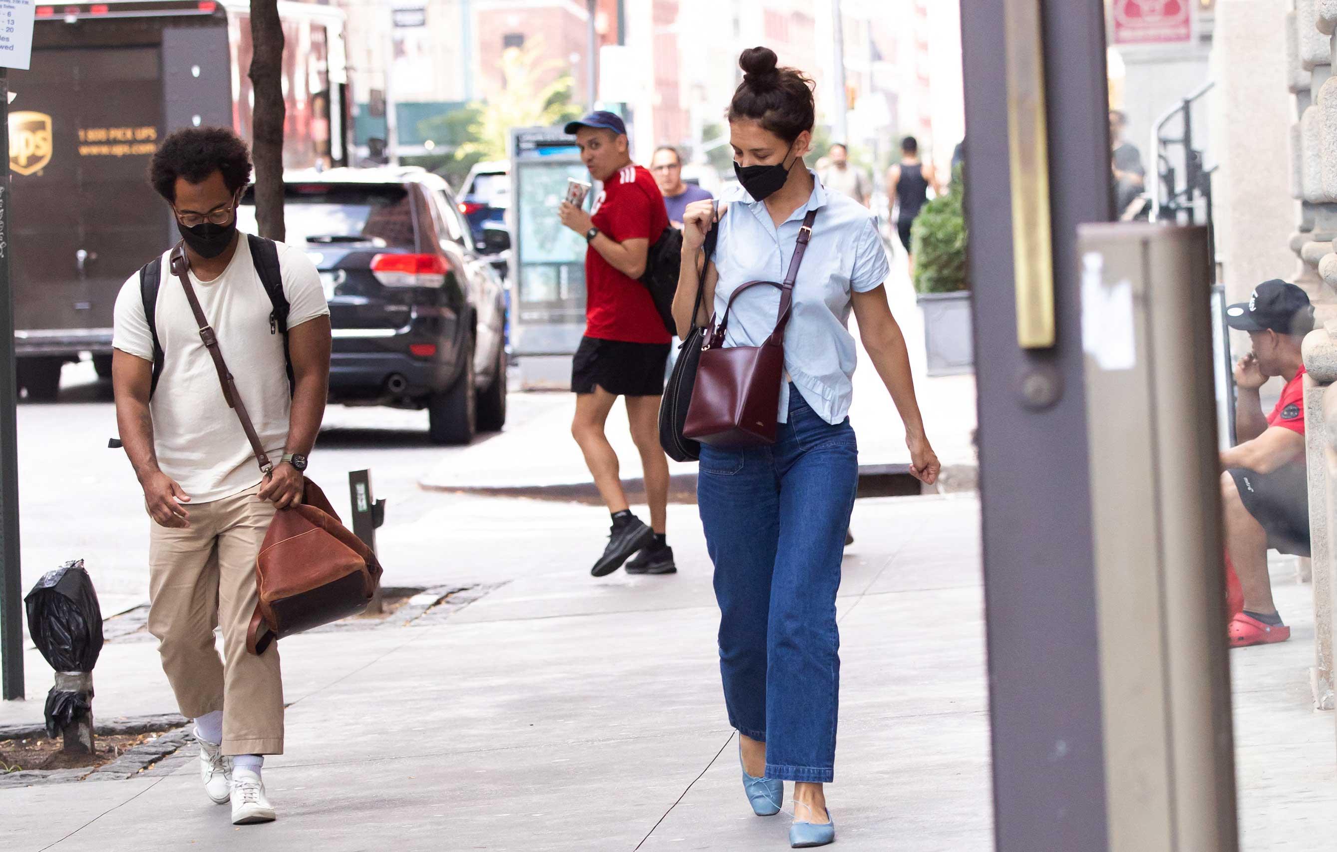 katie holmes nyc bobby wooten soho walk