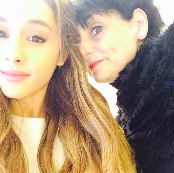 Ariana grande mom