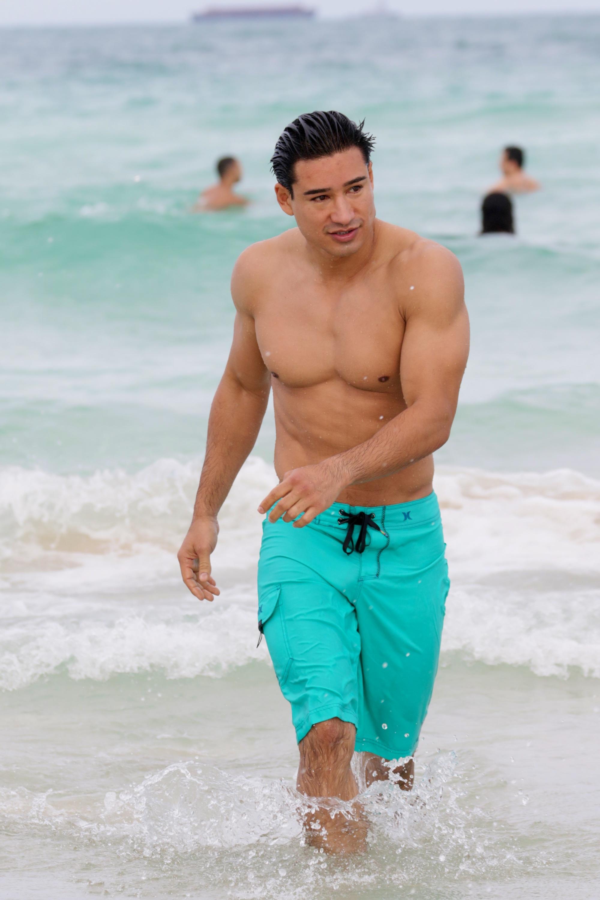 Mario Lopez shirtless at the beach in Miami