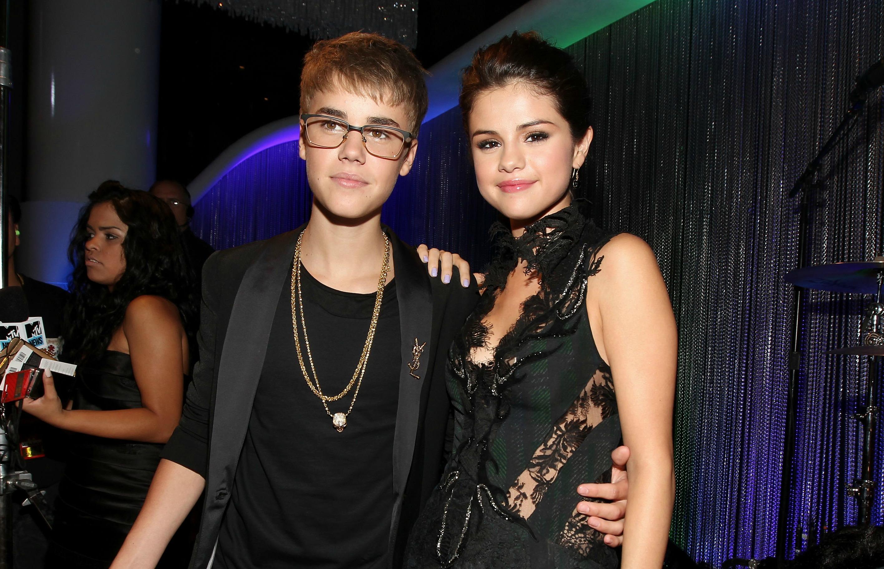 justin bieber mom loves selena gomez 05