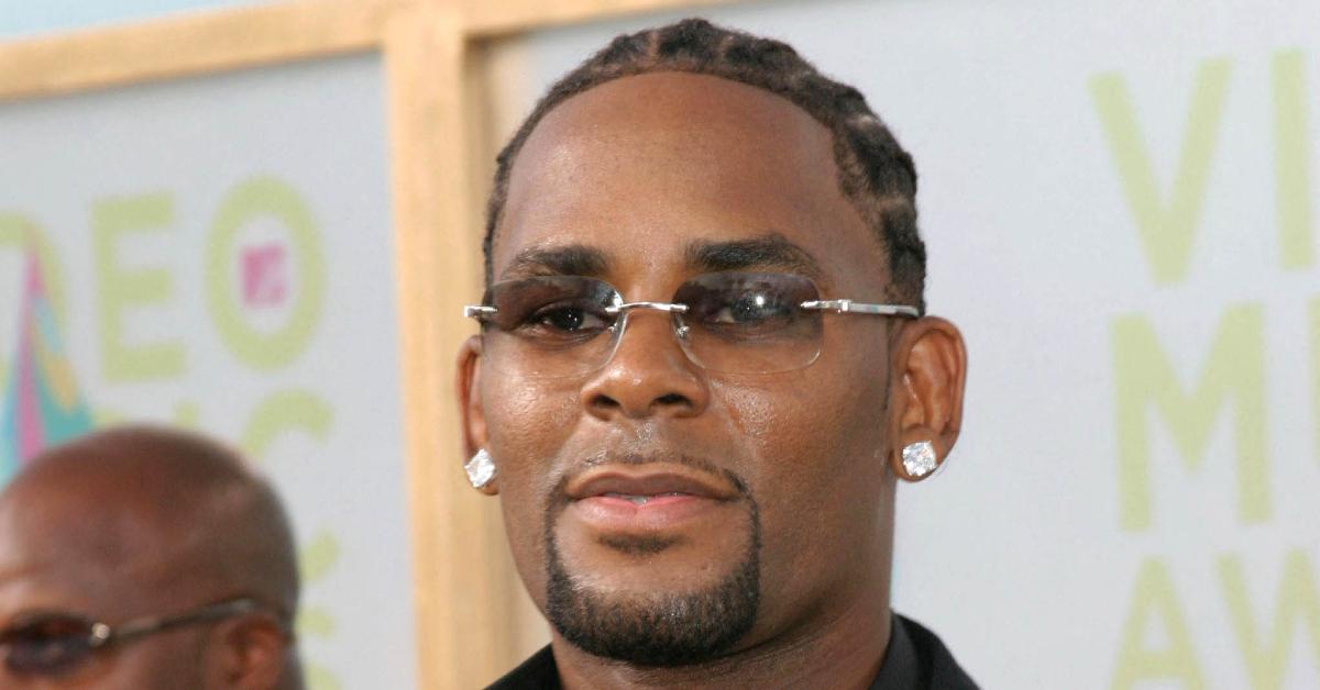 Photo of R. Kelly.