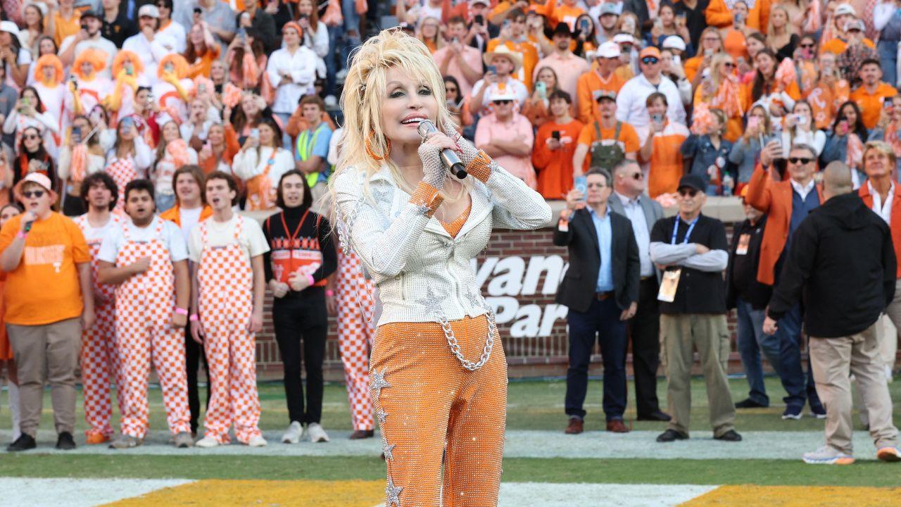 Image of Dolly Parton and Carl Dean met when she was 18 years old.