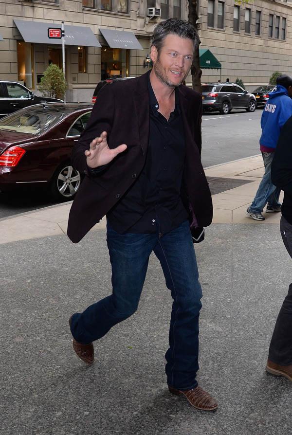 Blake Shelton arrived at the same hotel  where Gwen Stefani in staying in nyc