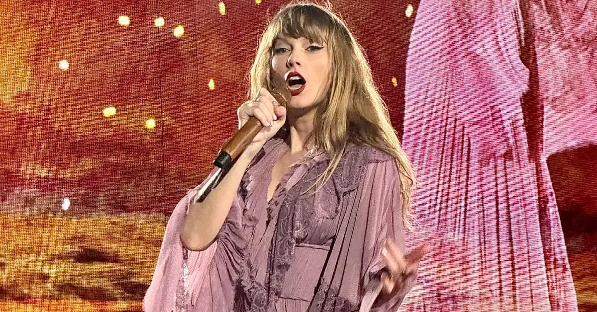 Watch Taylor Swift Displaying a Possible Hickey After Date with Travis Kelce