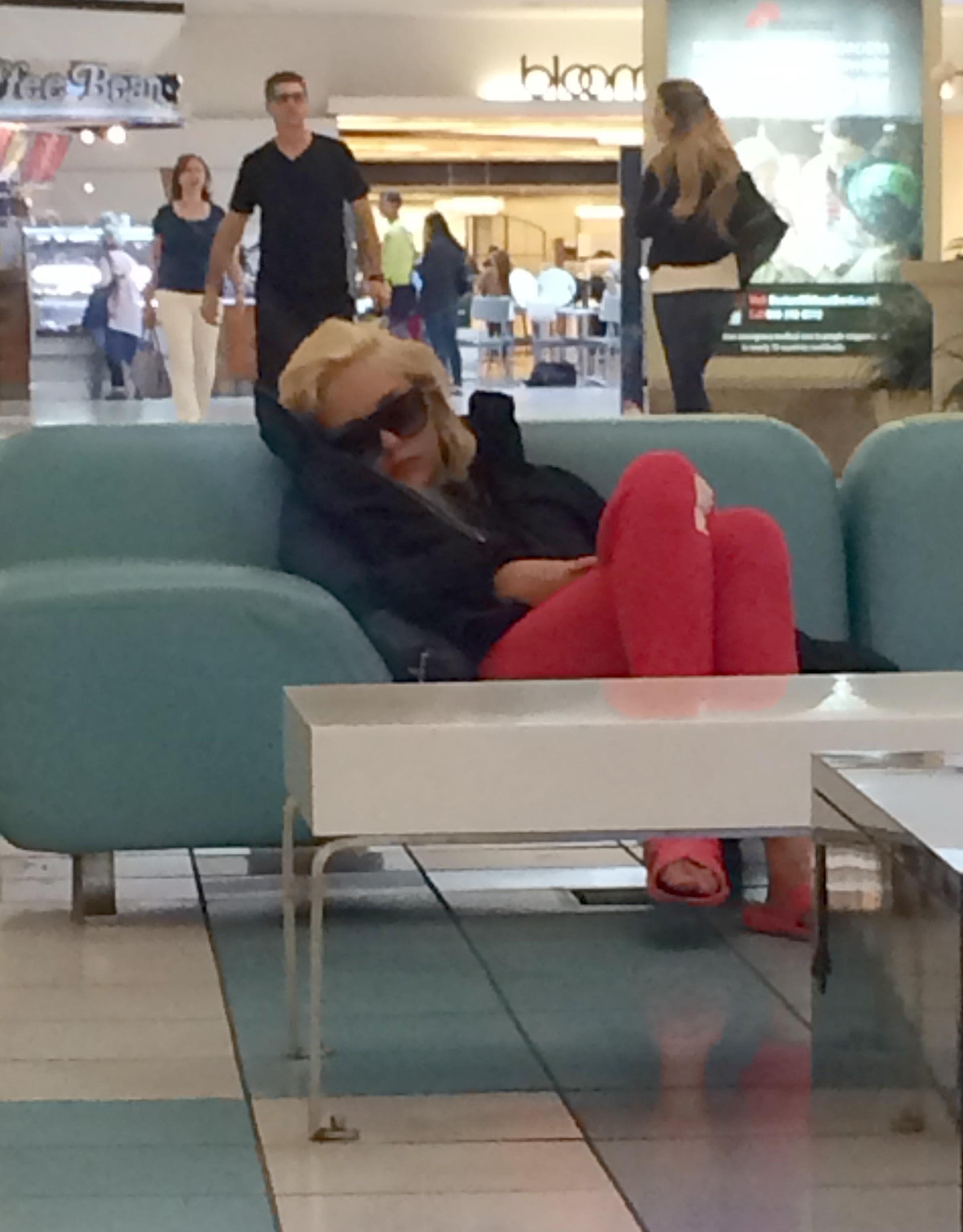 EXCLUSIVE: **NO USA TV AND NO USA WEB**MINIMUM FEE APPLY**  Amanda Bynes crashes on a sofa in the middle of a busy shopping center in Los Angeles