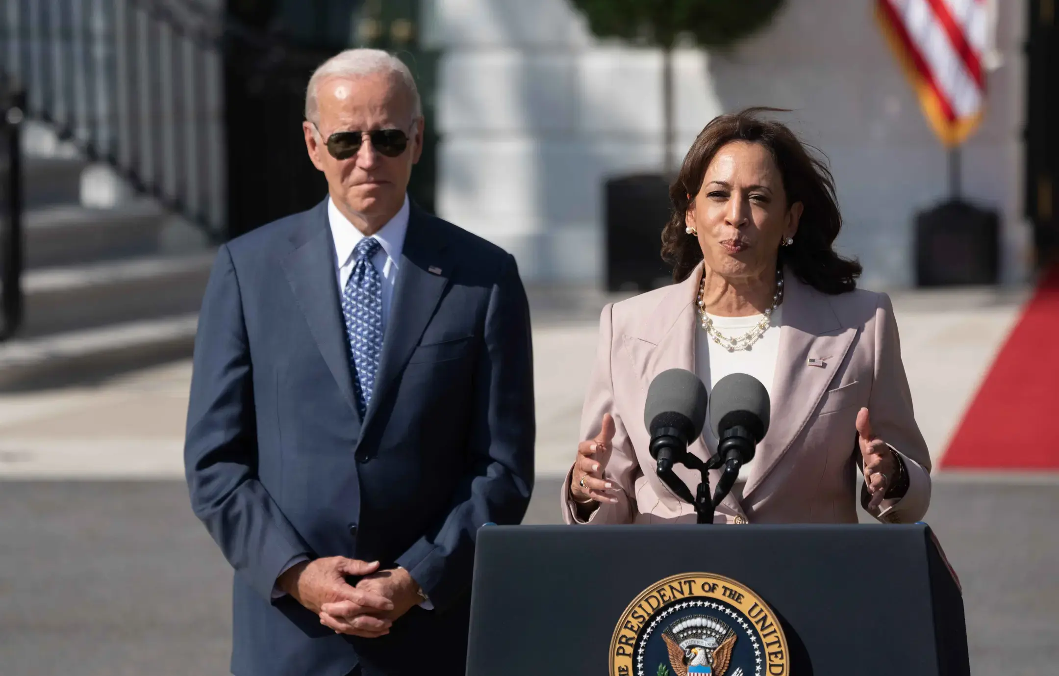 kamala harris slammed joe biden very much alive how cringe