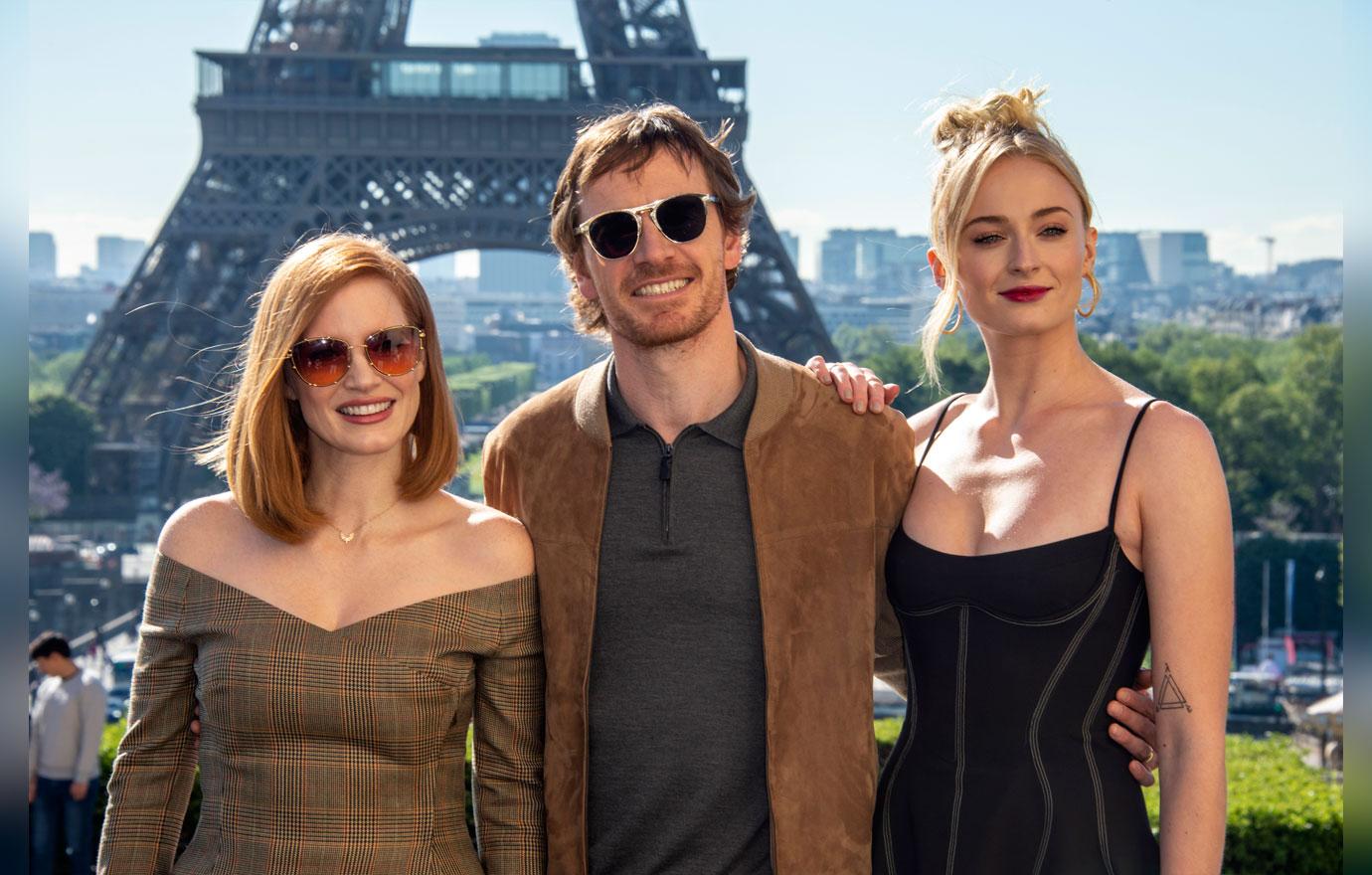 [Jessica Chastain], [Sophie Turner] & [Michael Fassbender] Sun It Up At Paris Photocall For 'X-Men Dark Phoenix'