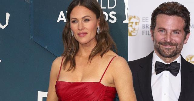 Jennifer Garner And Bradley Cooper Have A Flirty Day At The Beach