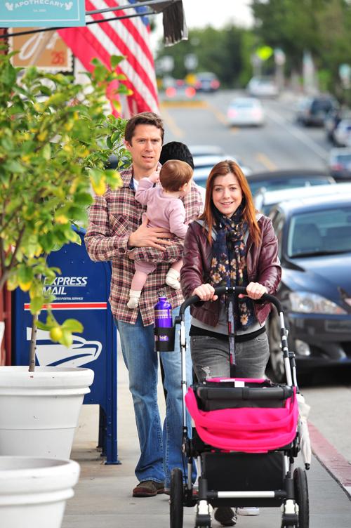 HOT GALLERY Alyson Hannigan Hangs with Hubby & Baby