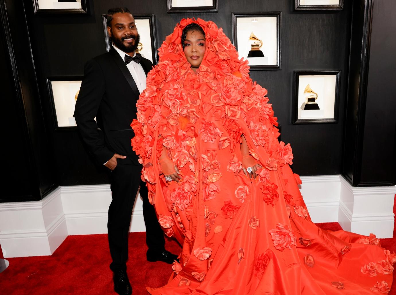 Kacey Musgraves rocks pink feathers on Grammys 2023 red carpet