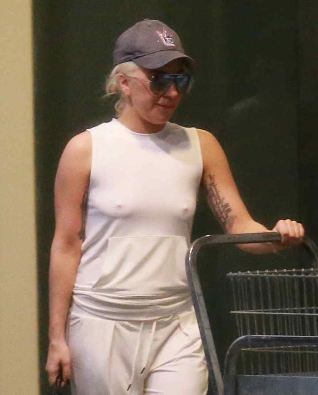 Exclusive… Lady Gaga And Christian Carino Haul Groceries To Their Condo ***NO USE W/O PRIOR AGREEMENT – CALL FOR PRICING***