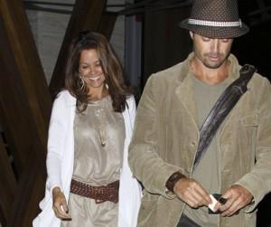2010__07__Brooke_Burke_July27_m 300×255.jpg