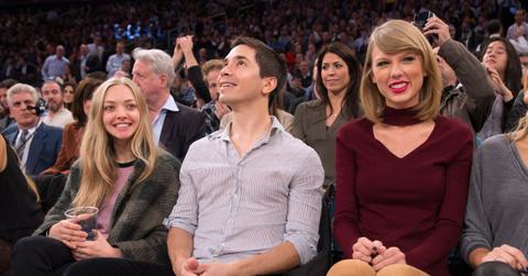 Justin Long shares a strange, funny moment with his girlfriend Amanda Seyfried and singer Taylor Swift as they are shown on the big screen as they attend tonights Knicks game at Madison Square Garden