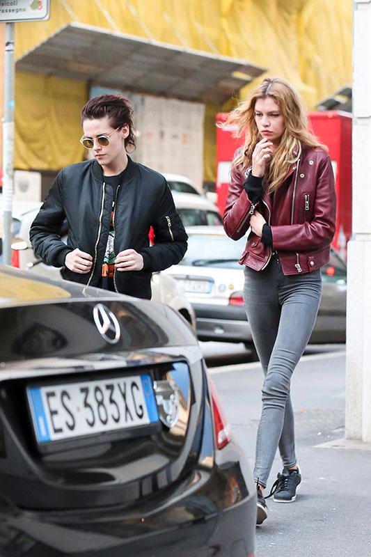 *EXCLUSIVE* **WEB MUST CALL FOR PRICING** Kristen Stewart and Stella Maxwell hot PDA at Milan Airport!