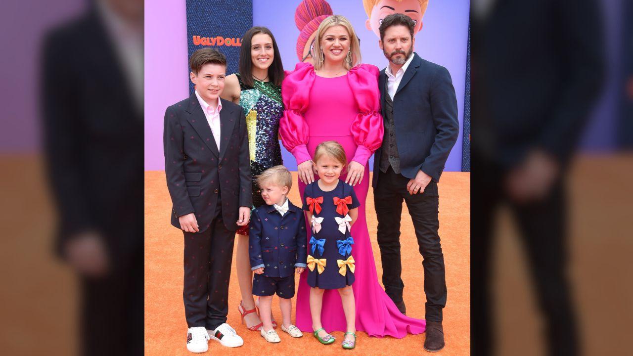 image of Kelly Clarkson revealed she is not currently dating because she doesn't want to disrupt her children's lives.