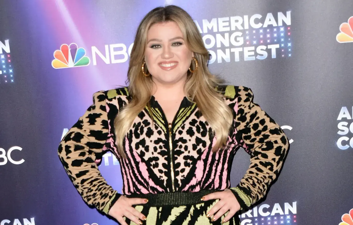 kellyclarkson mega