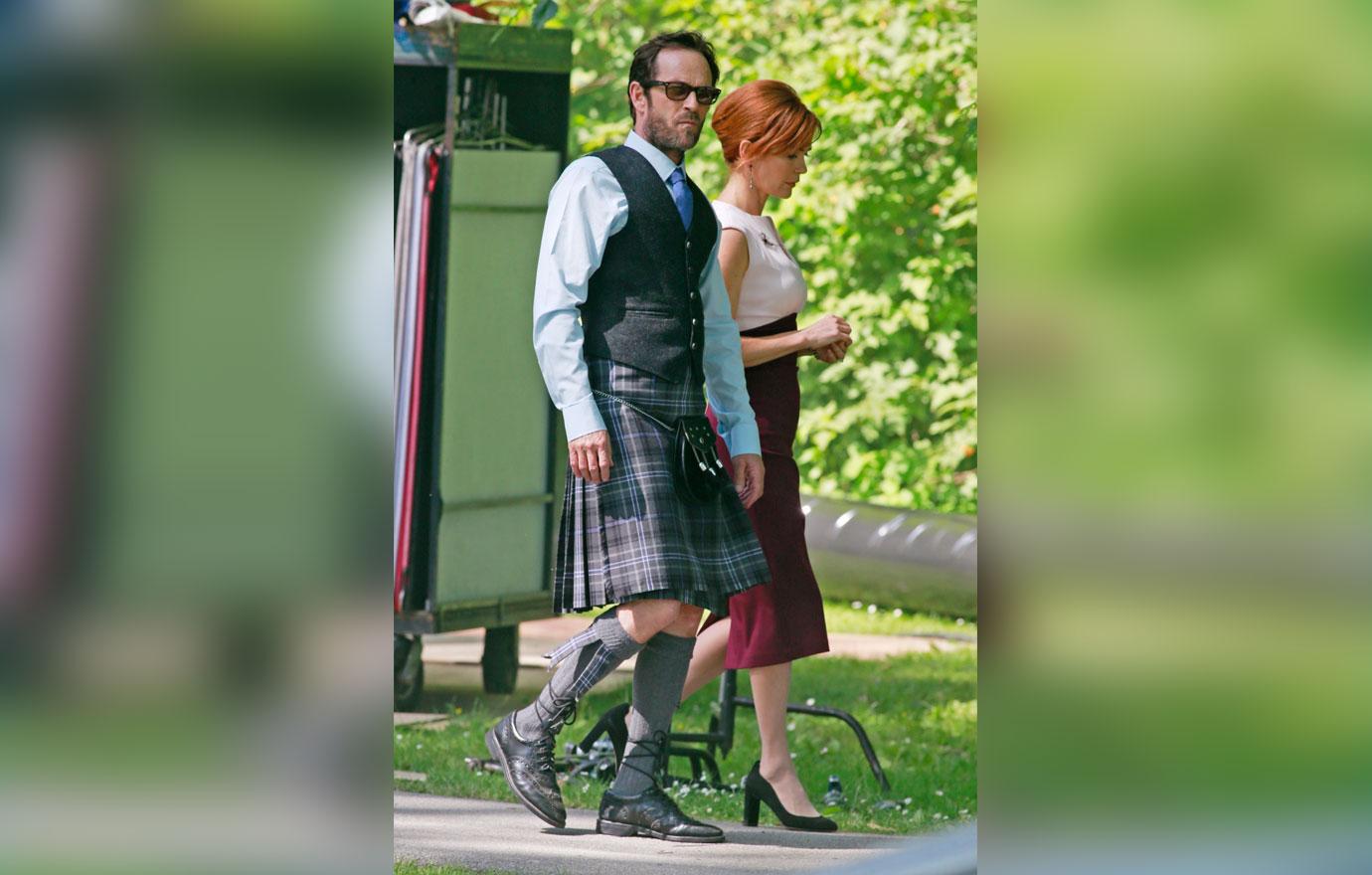 Riverdale Behind Scenes Luke Perry Molly Ringwalk Photos 05