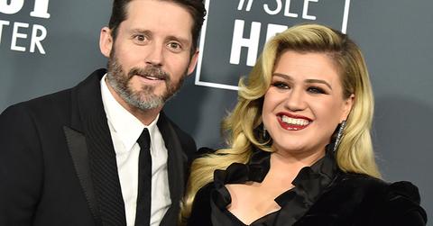 Kelly Clarkson Responds To Twitter Troll Over Standing In For Simon Cowell