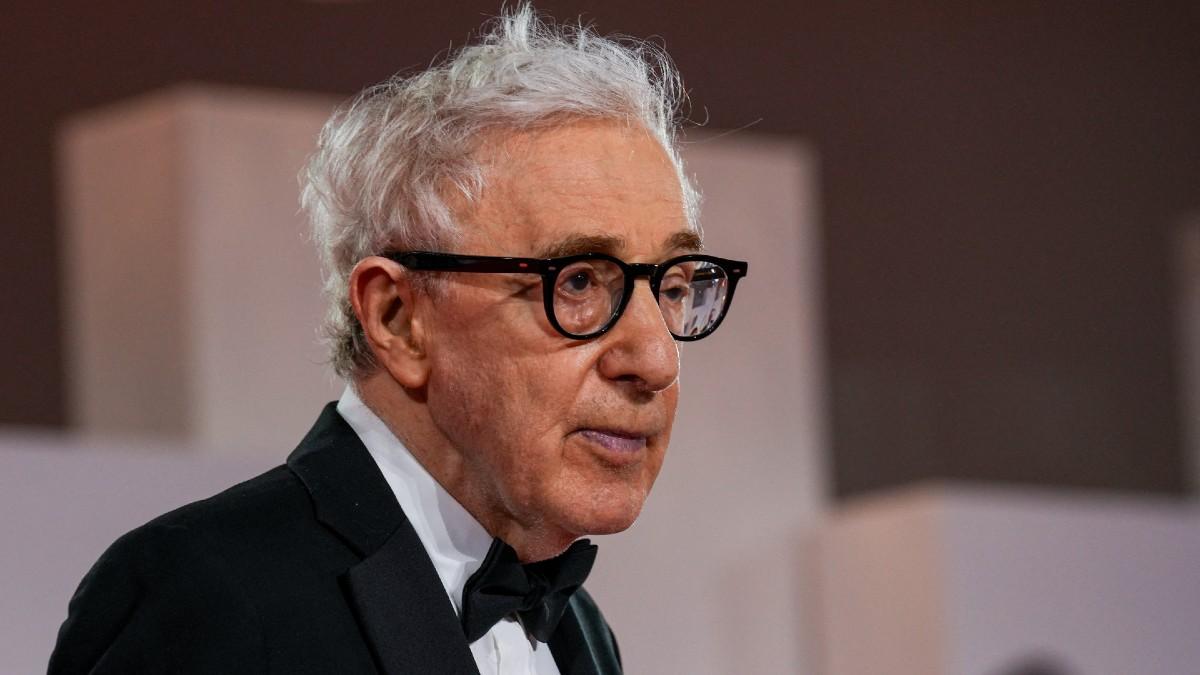 image of Jeffrey Epstein wanted to befriend Woody Allen, according to emails. 