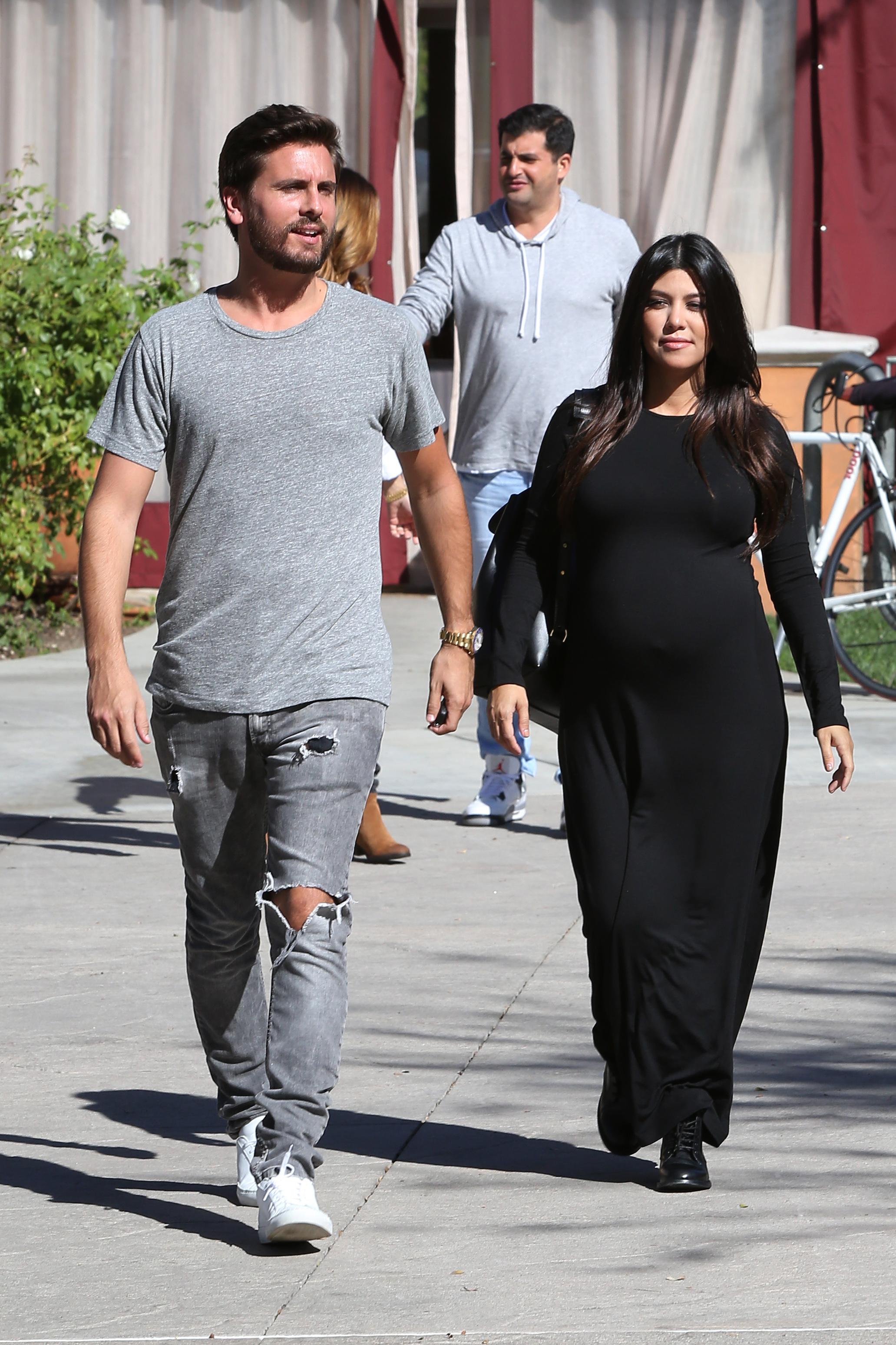 INF &#8211; Scott Disick and Kourtney Kardashian leaving a restaurant