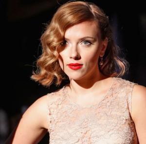 2011__10__Scarlett Johansson Hacker Oct12newsbt 300&#215;297.jpg