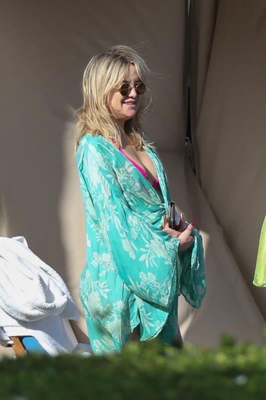 Kate Hudson keeps it modest while on holiday in Hawaii