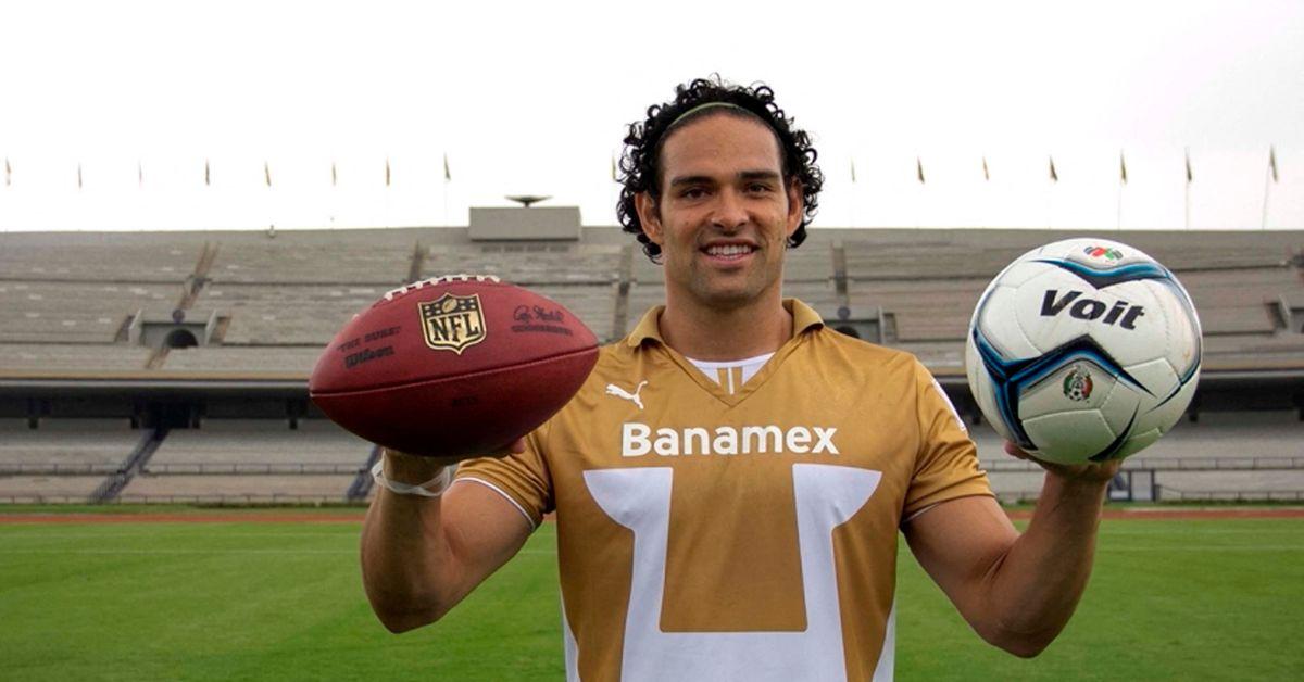 image of The football player was stabbed. 