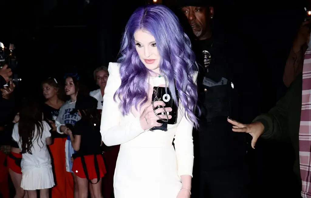 kelly osbourne denies plastic surgery procedures broken