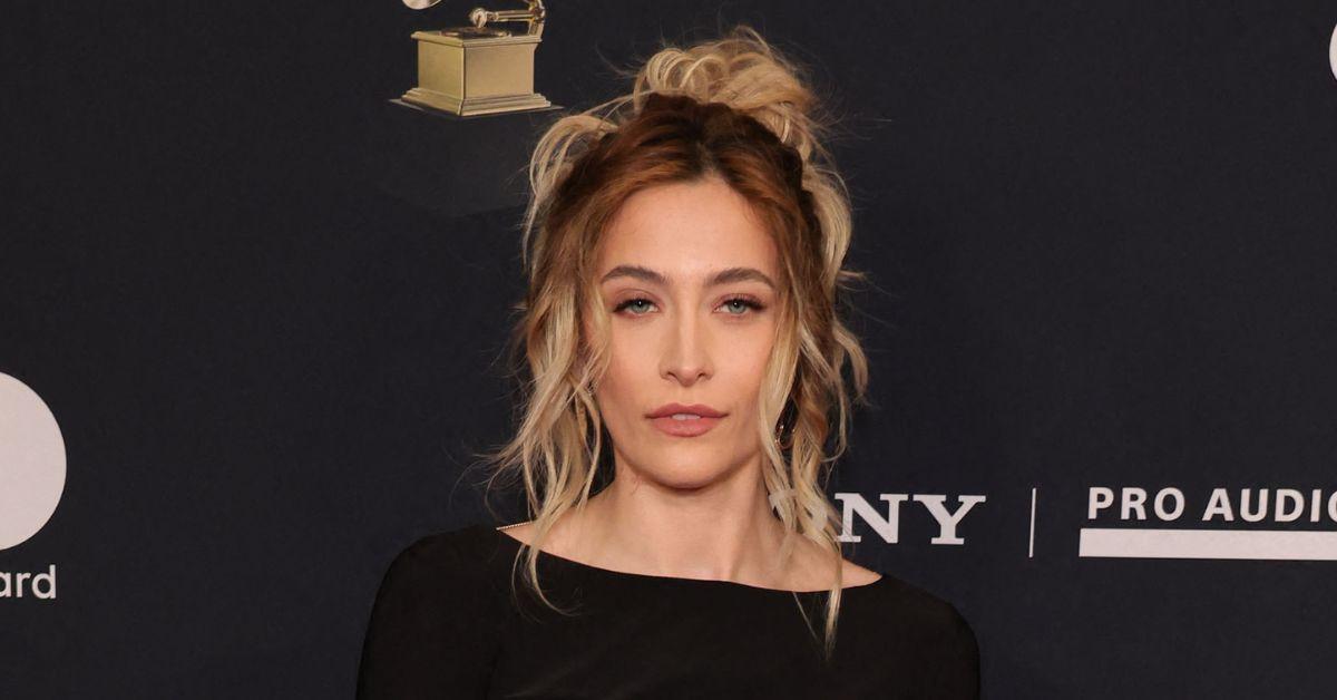 image of The singer explained that years of singing caused the muscles in her neck to become more visible.