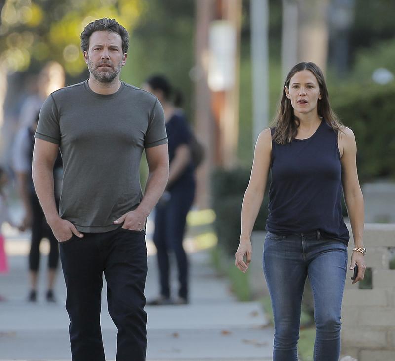 Ben Affleck &amp; Jennifer Garner Out For Breakfast In Santa Monica