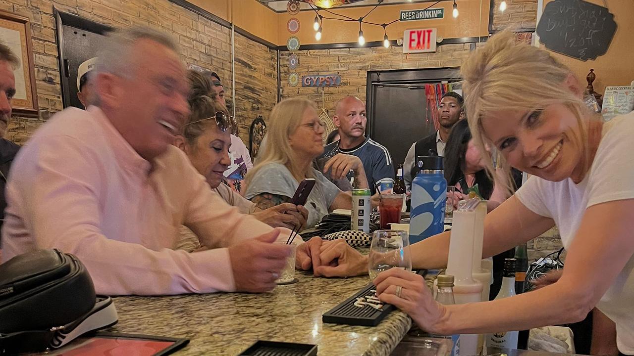 photo of RFK Jr. called his spouse 'smoking hot.'