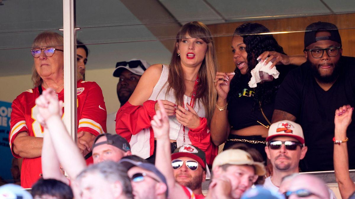 travis kelce sweetest comments about taylor swift revisited