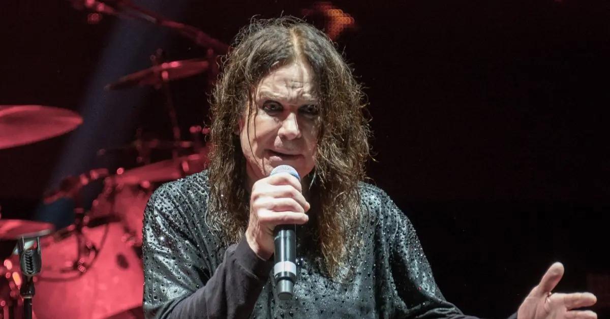Image of the heavy metal singer performed for the last time just weeks before his death.