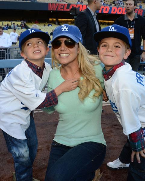 Ok_050813_news_young moms britney spears_ _1.jpg