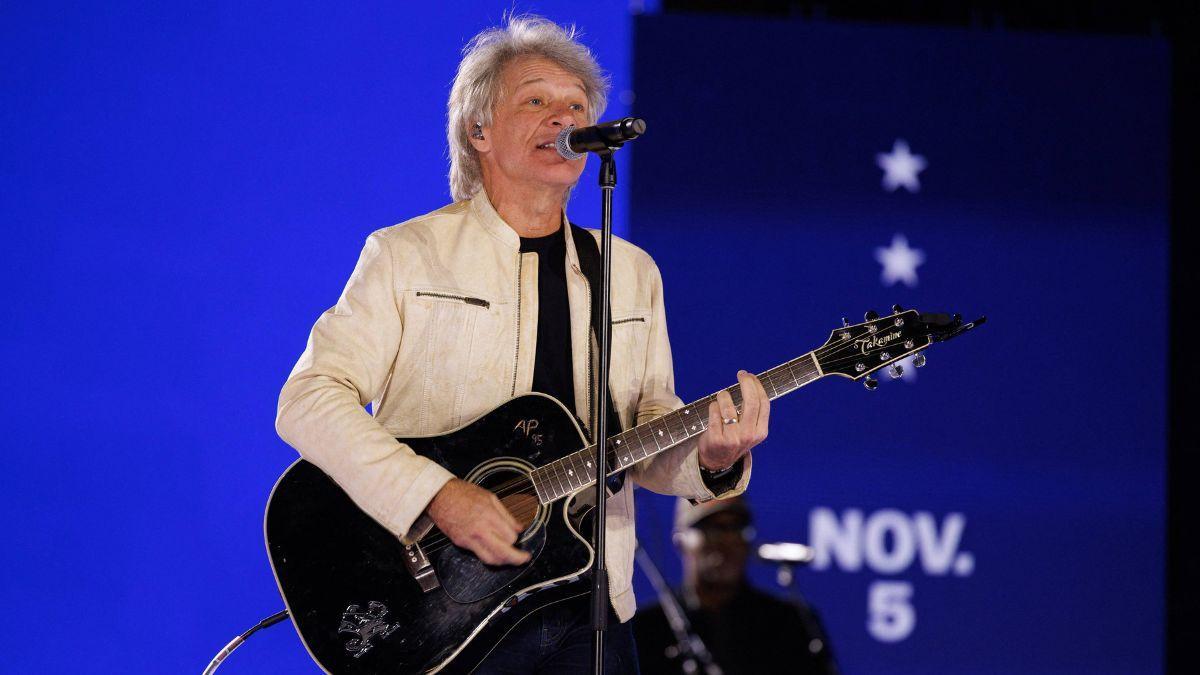 Image of Jon Bon Jovi vowed to make amends after cutting his concert short.