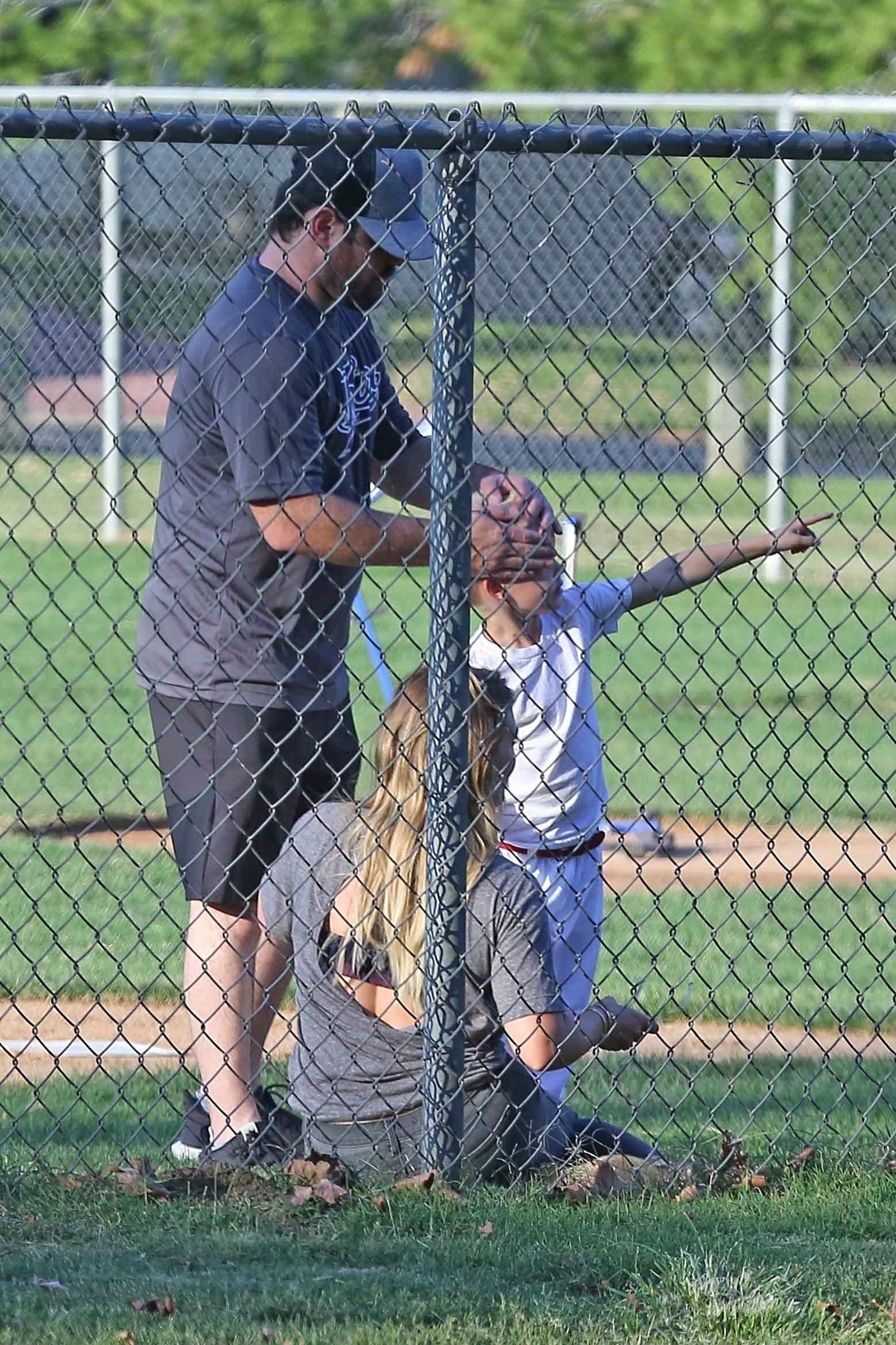 Hilary Duff And Mike Comrie Take Son To Practice Photos6