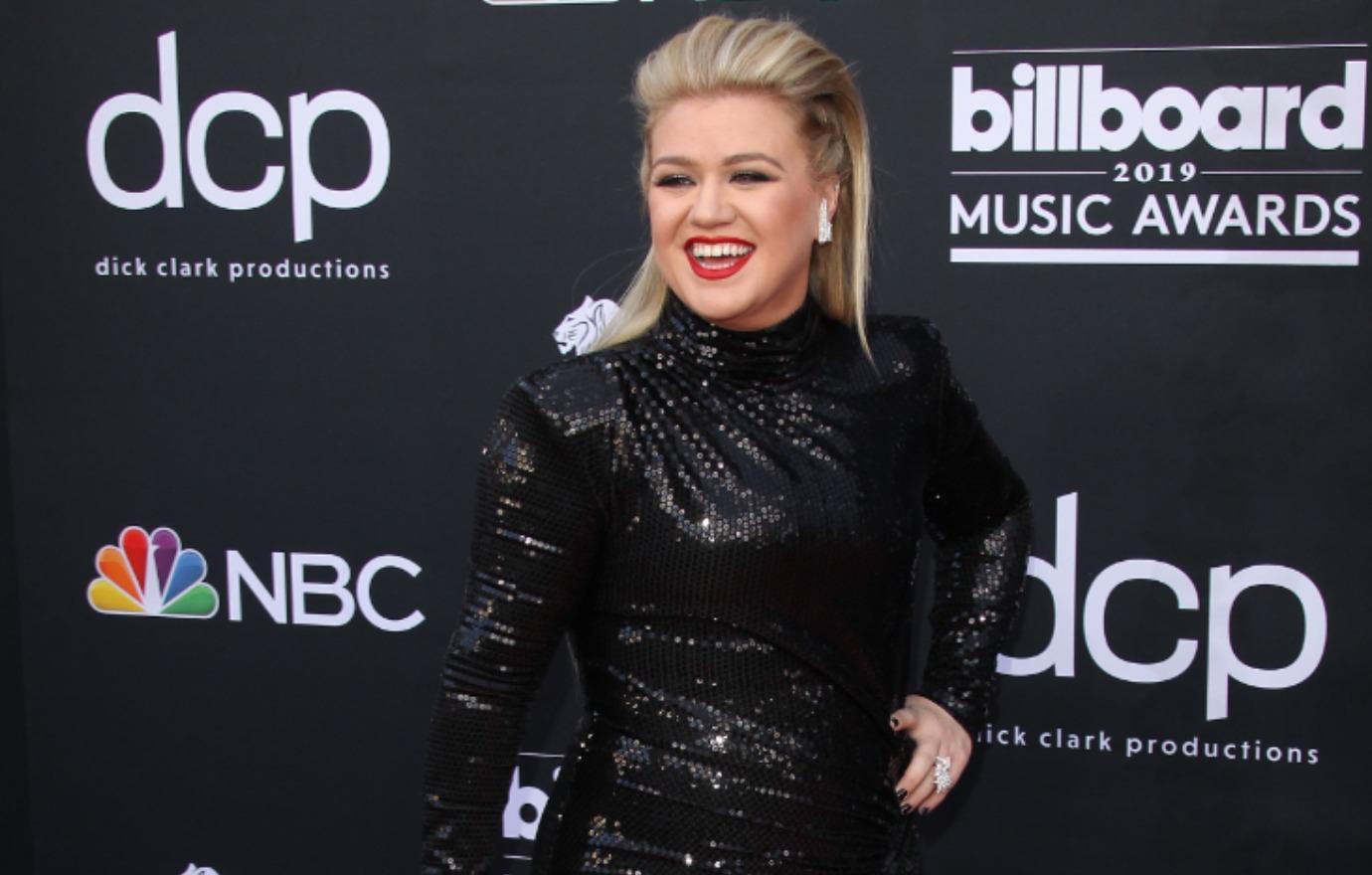 kelly clarkson parenting kids the pandemic