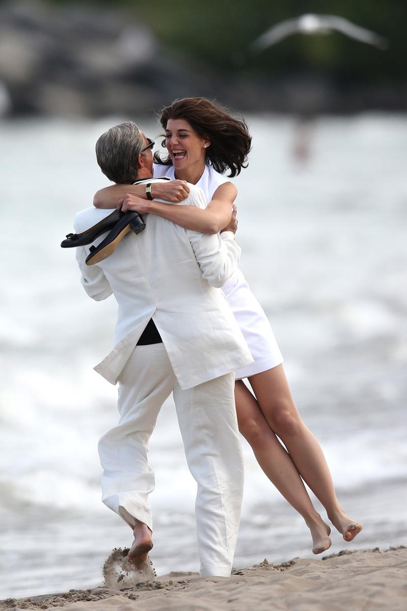 EXCLUSIVE: ** PREMIUM RATES APPLY ** STRICTLY NO WEB UNTIL 10.30PM PST JUNE 17TH ** NO NY PAPERS** Katie Holmes films fun scenes on the beach for The Kennedy After Camelot filming in Toronto.