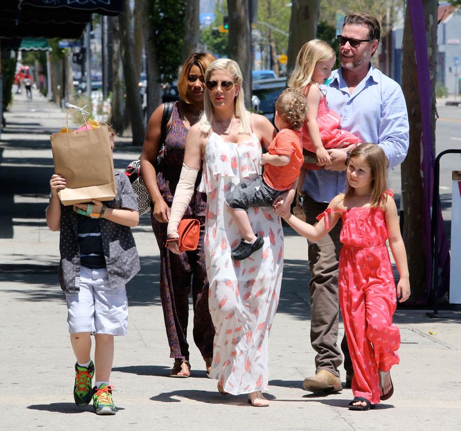 Tori spelling dean mcdermott mothers day