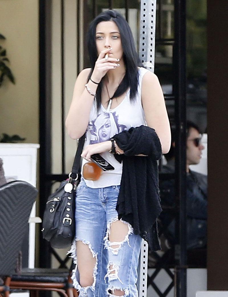 Paris jackson smoking