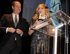 2010__11__14_Madonna_110310a 300×231.jpg