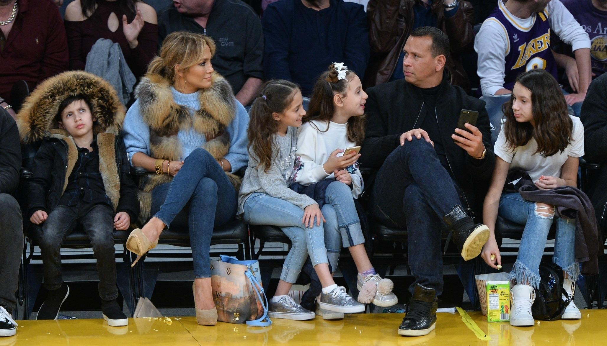 jennifer lopez alex rodriguez kids lakers game pics 04