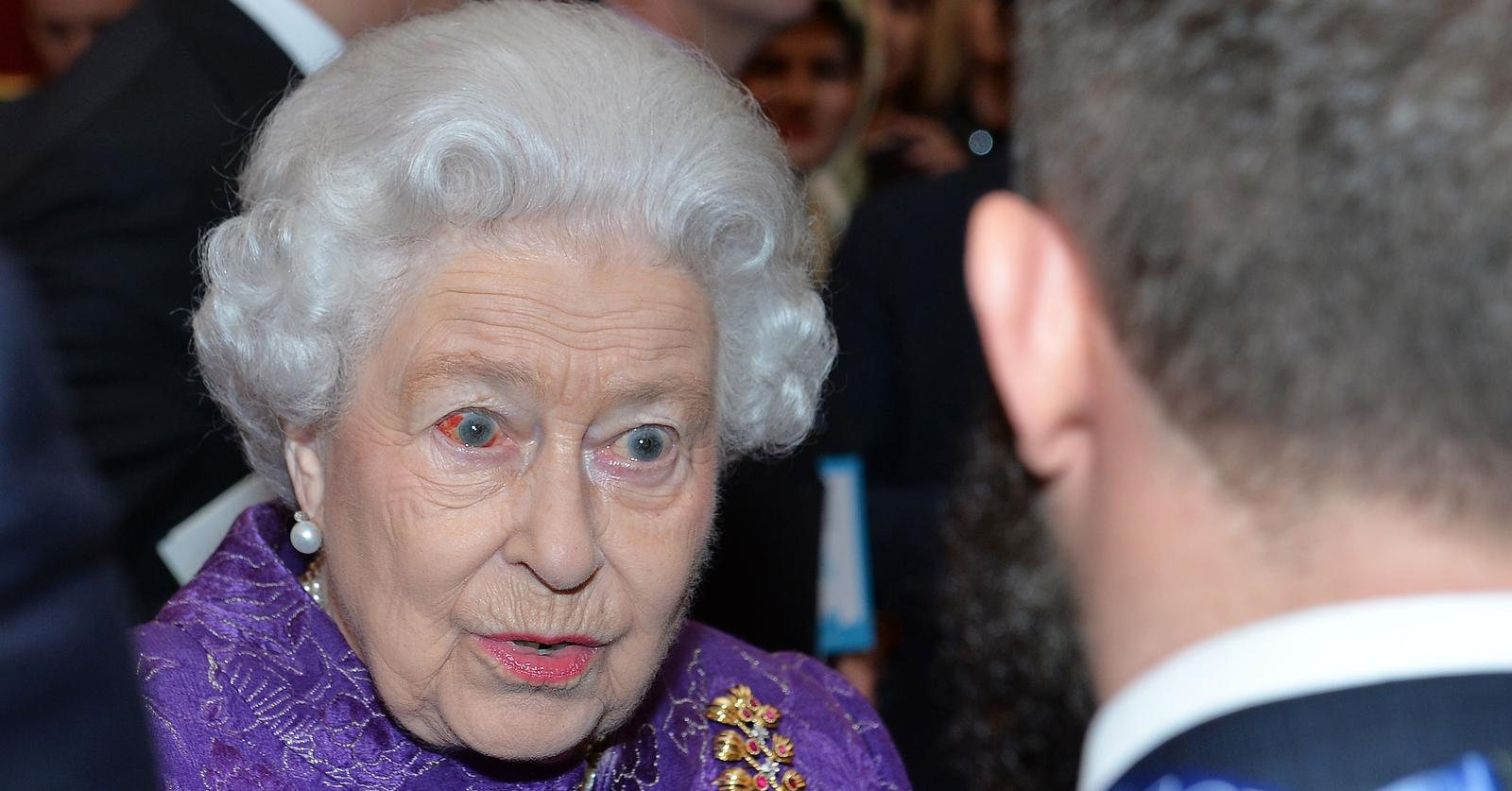 90-Year-Old Queen Elizabeth Falls Extremely Ill & CANCELS Christmas ...