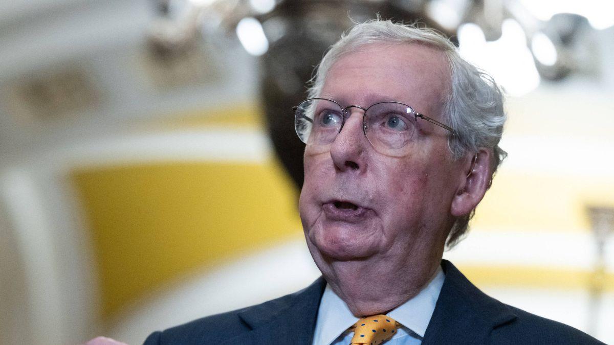 does mitch mcconnell have wife family life