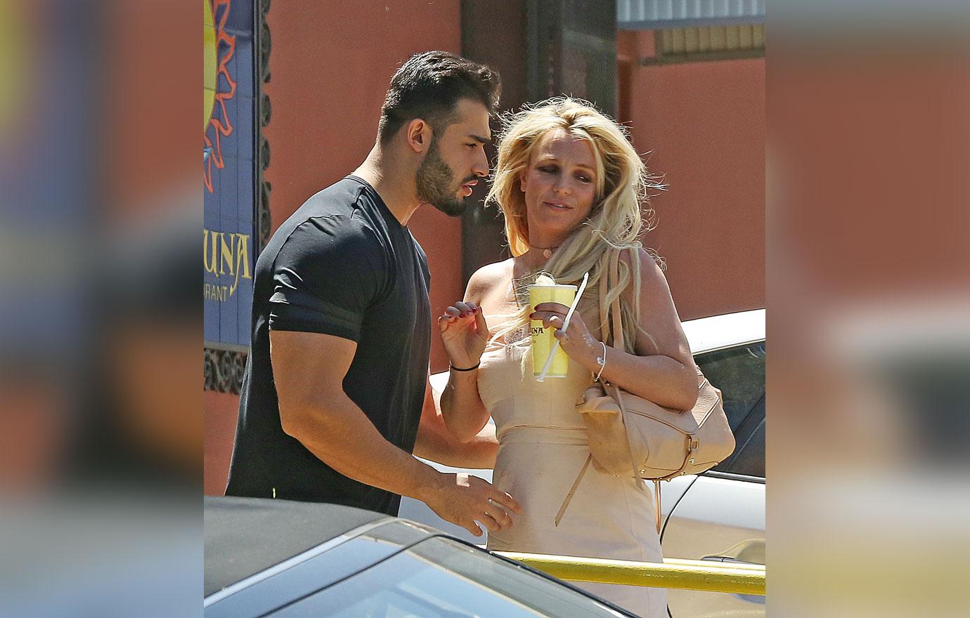 Britney Spears PDA with boyfriend